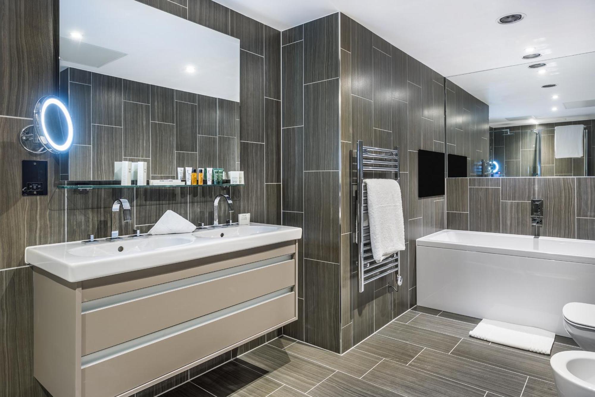Hoxton Studio Suite