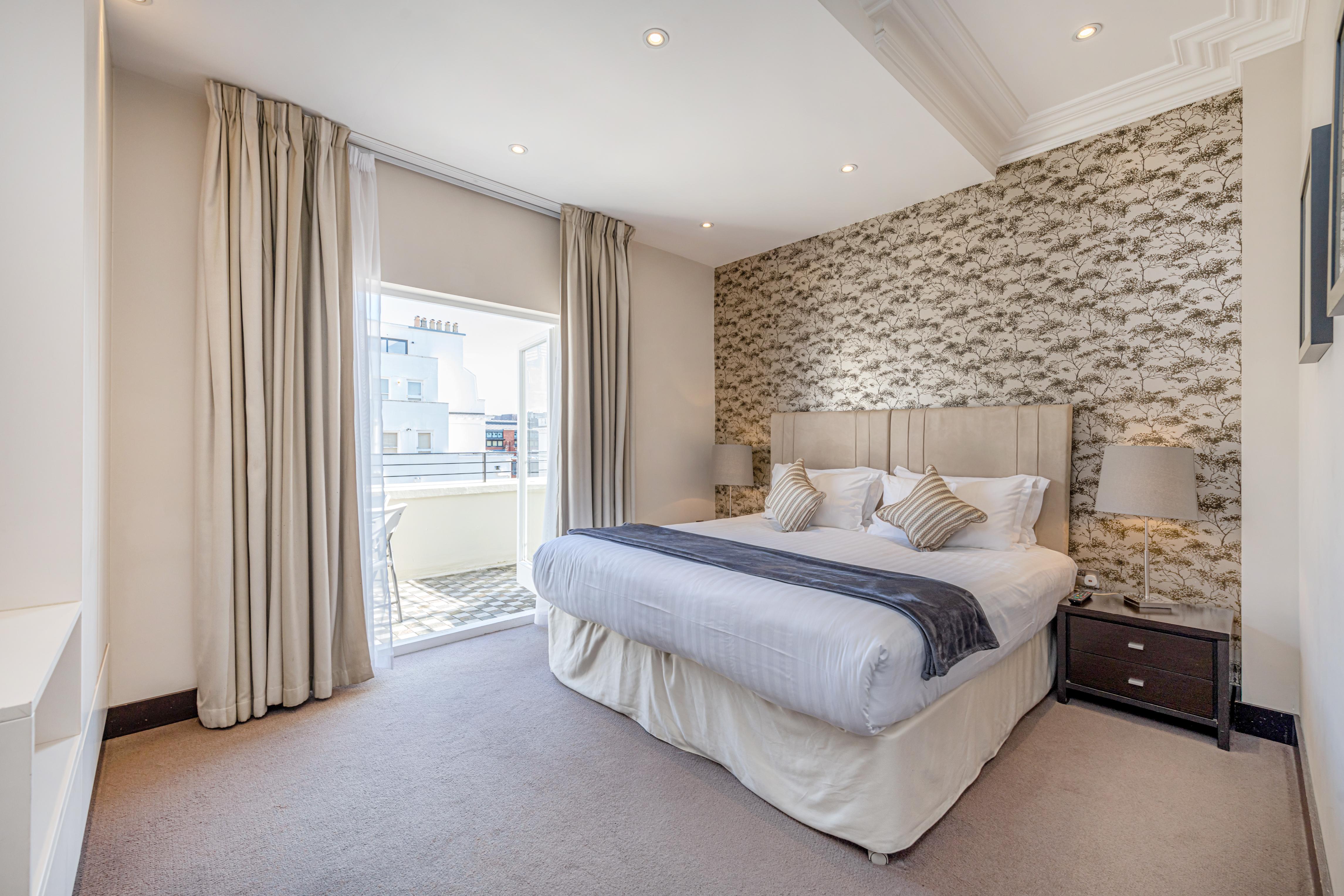 Deluxe One Bedroom Apartment with Balcony