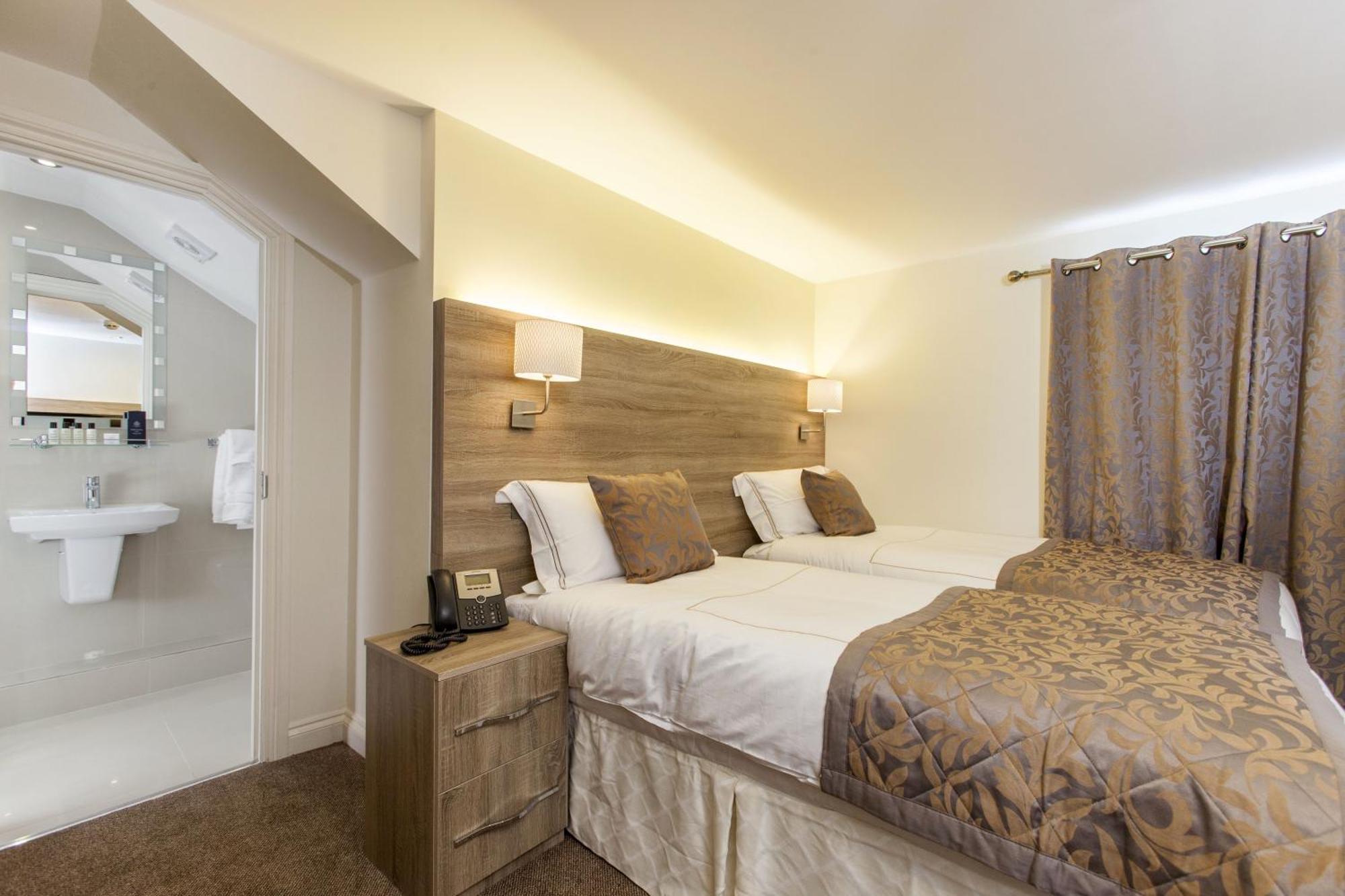 Twin Room,1432827838:JPEG