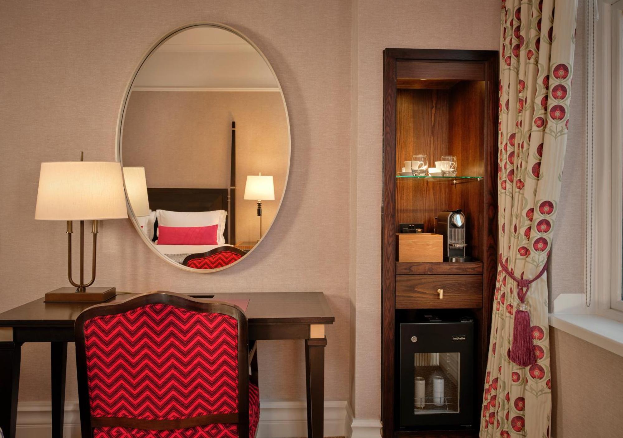 Executive Larger Guest room 1 King,1643159138:JPEG