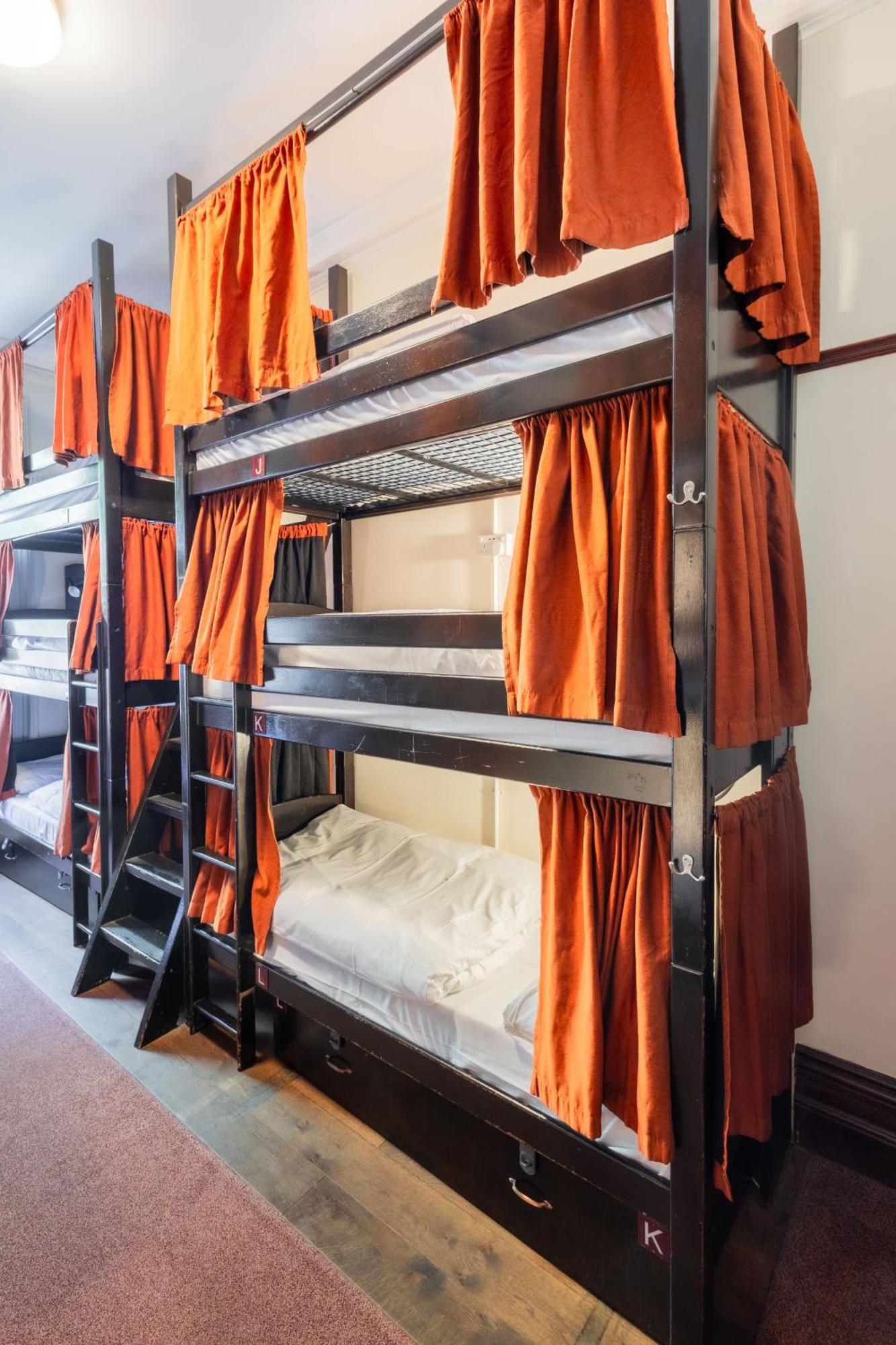 Bed 6-Bed Mixed Dormitory Room