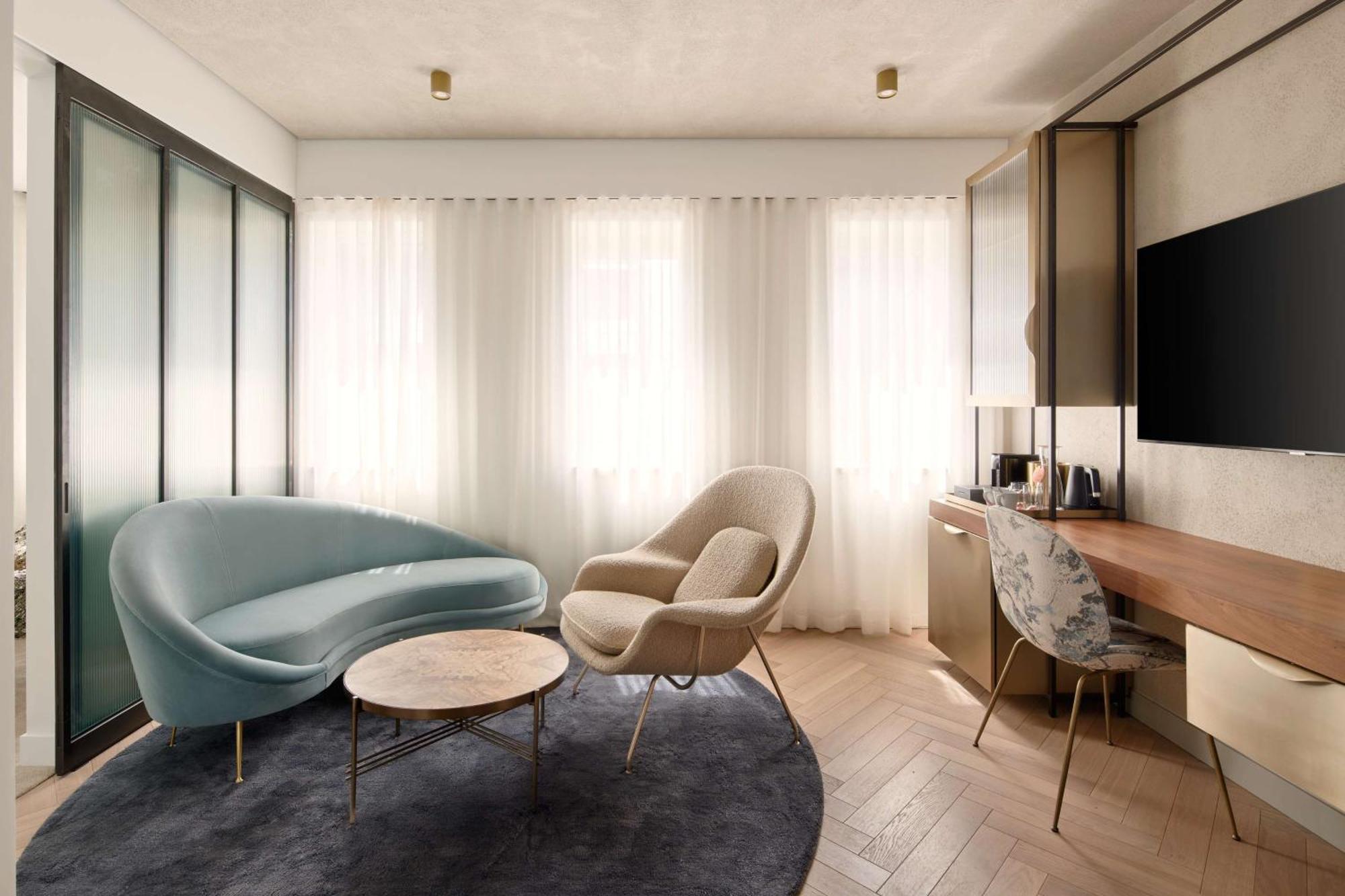 One-Bedroom King Suite