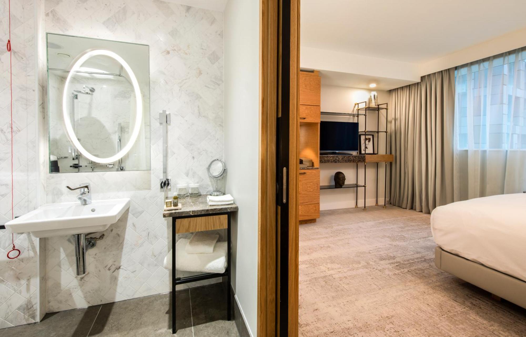 Queen Room - Mobility Access