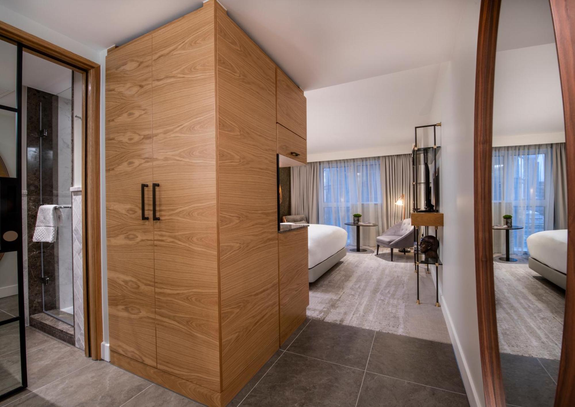 Queen Room