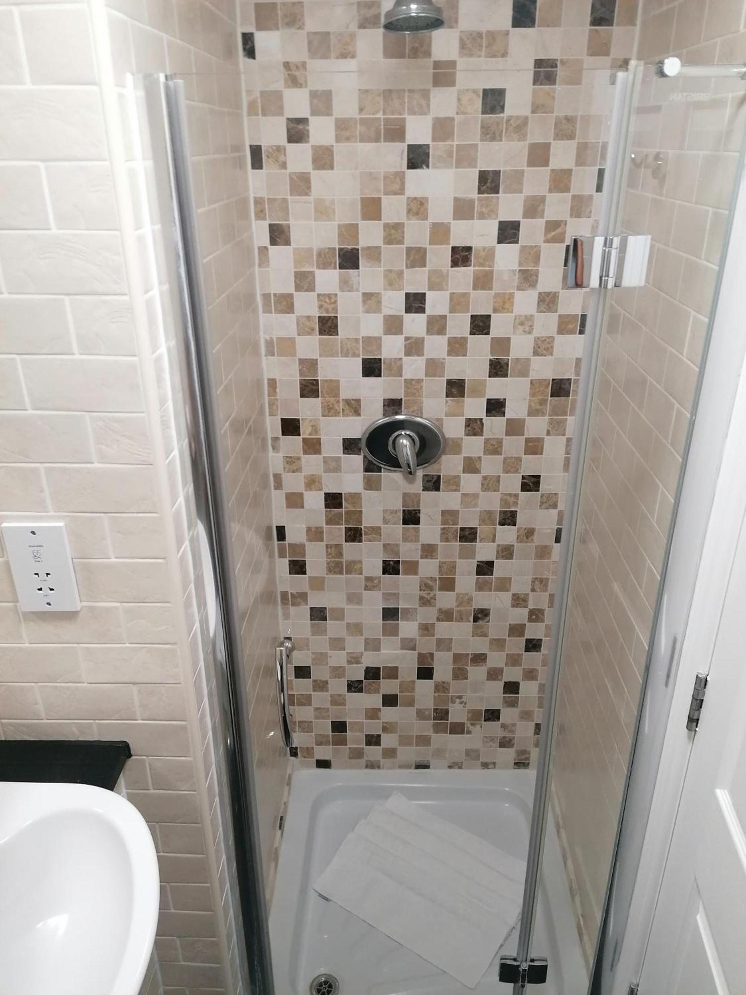 Single Room,1758382418:JPEG