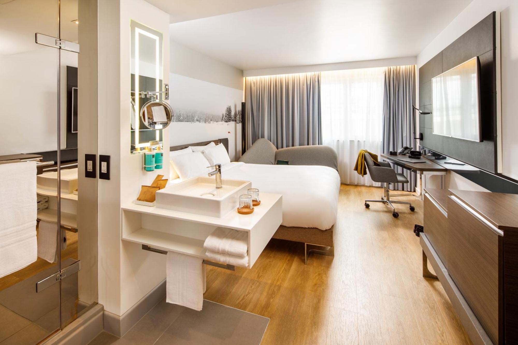 Superior Queen Room with Sofa Bed - Mobility Access