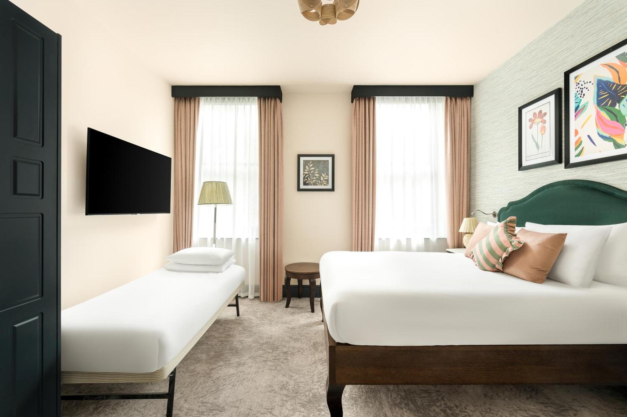 Premium Queen Room with Extra Bed,1672585549:JPEG