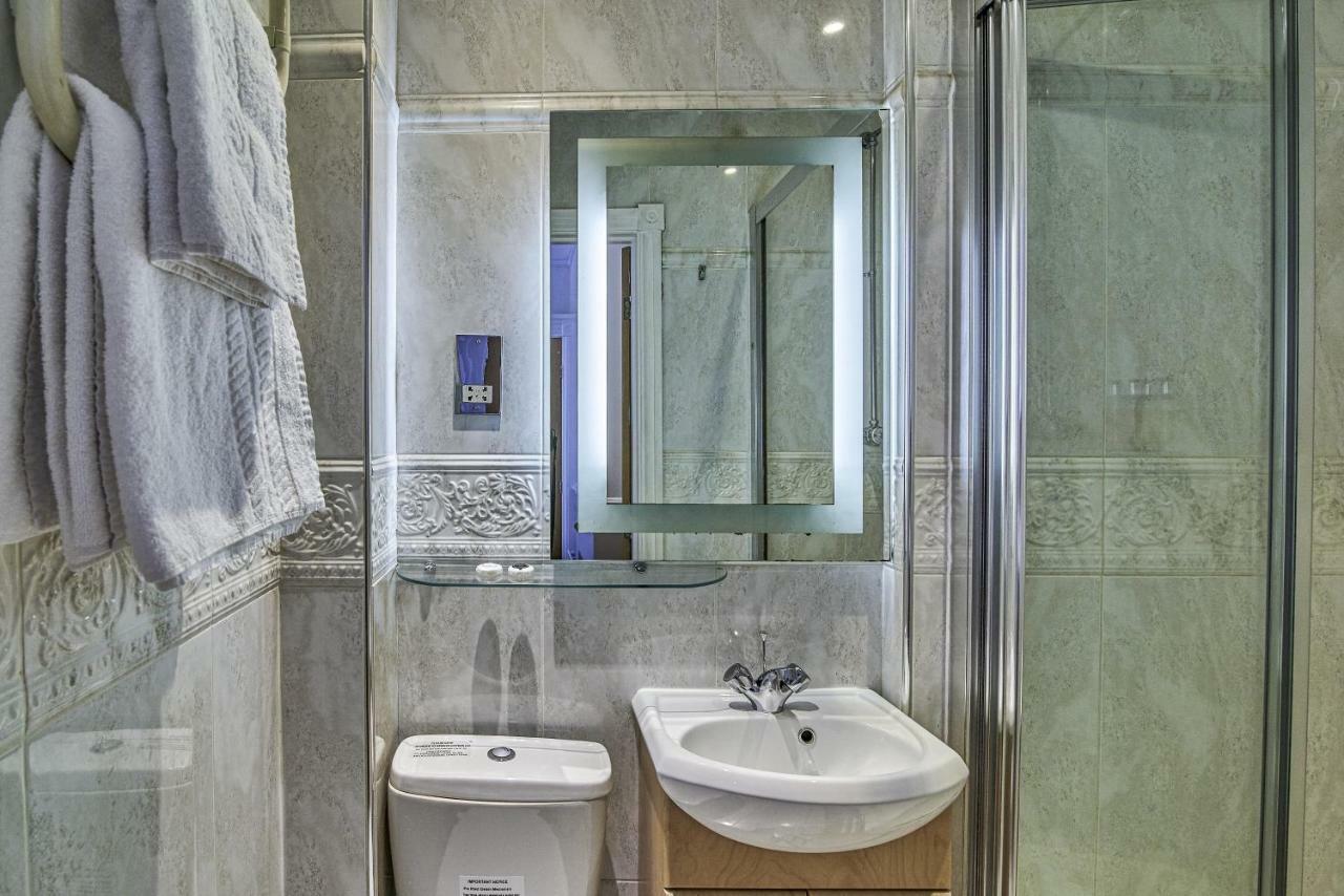 Small Twin Room - Lower Ground Floor,1651749619:JPEG