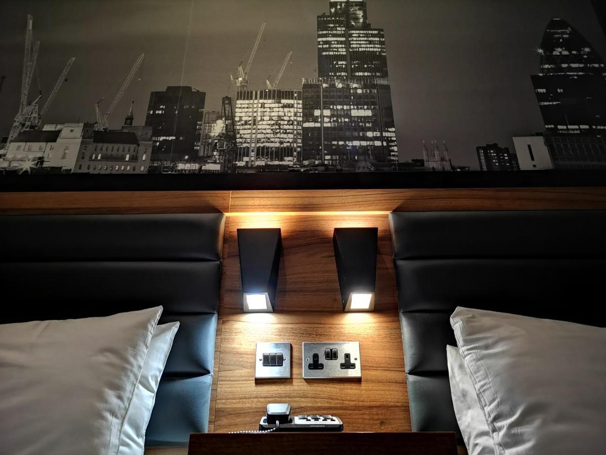 Classic Triple Room, with en suite
