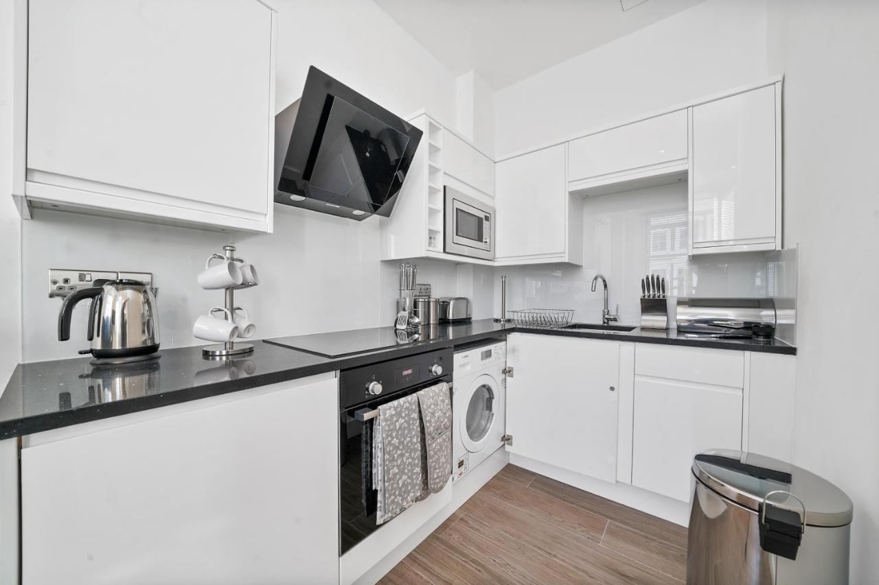 Deluxe One-Bedroom Apartment
