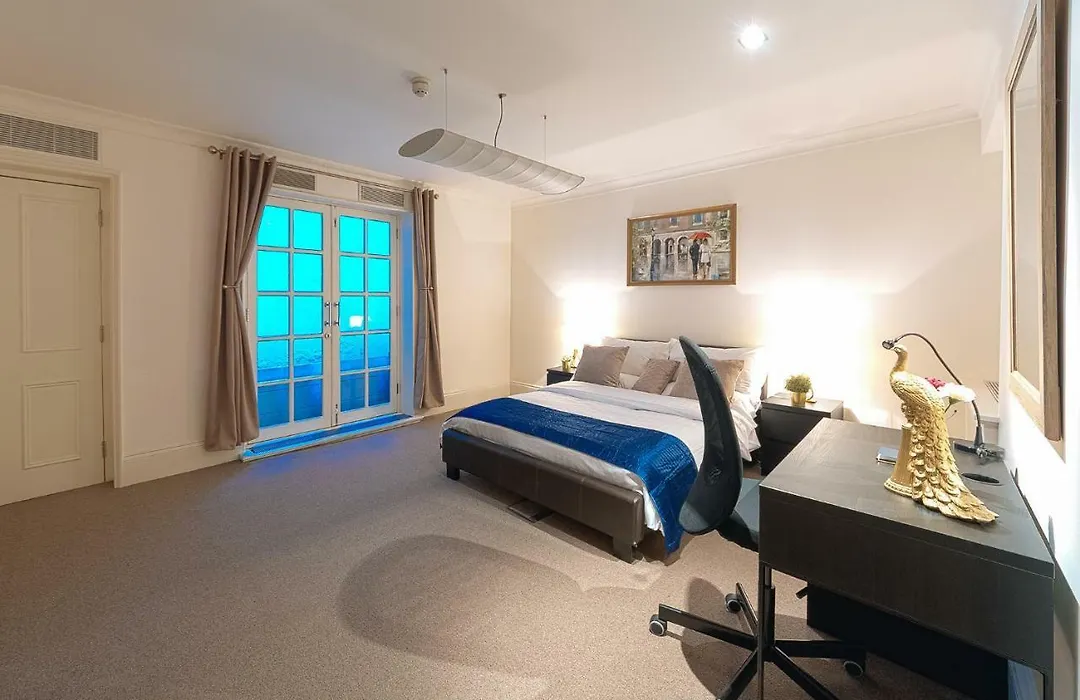 Mayfair Guesthouse-1