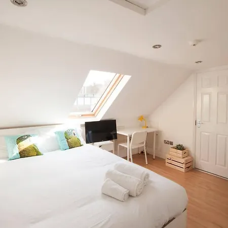 Tooting Broadway Studios & Rooms By Primecityhosts-2